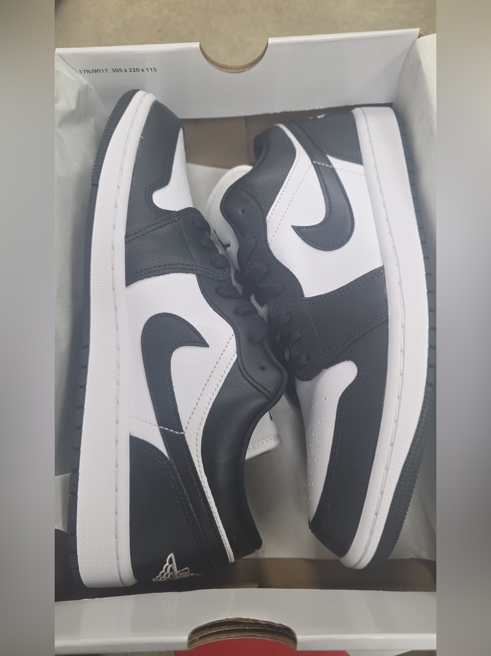 NEW Nike Air Jordan 1 Low Sneakers Regular White/Black-White Size 11 - Picture 3 of 3